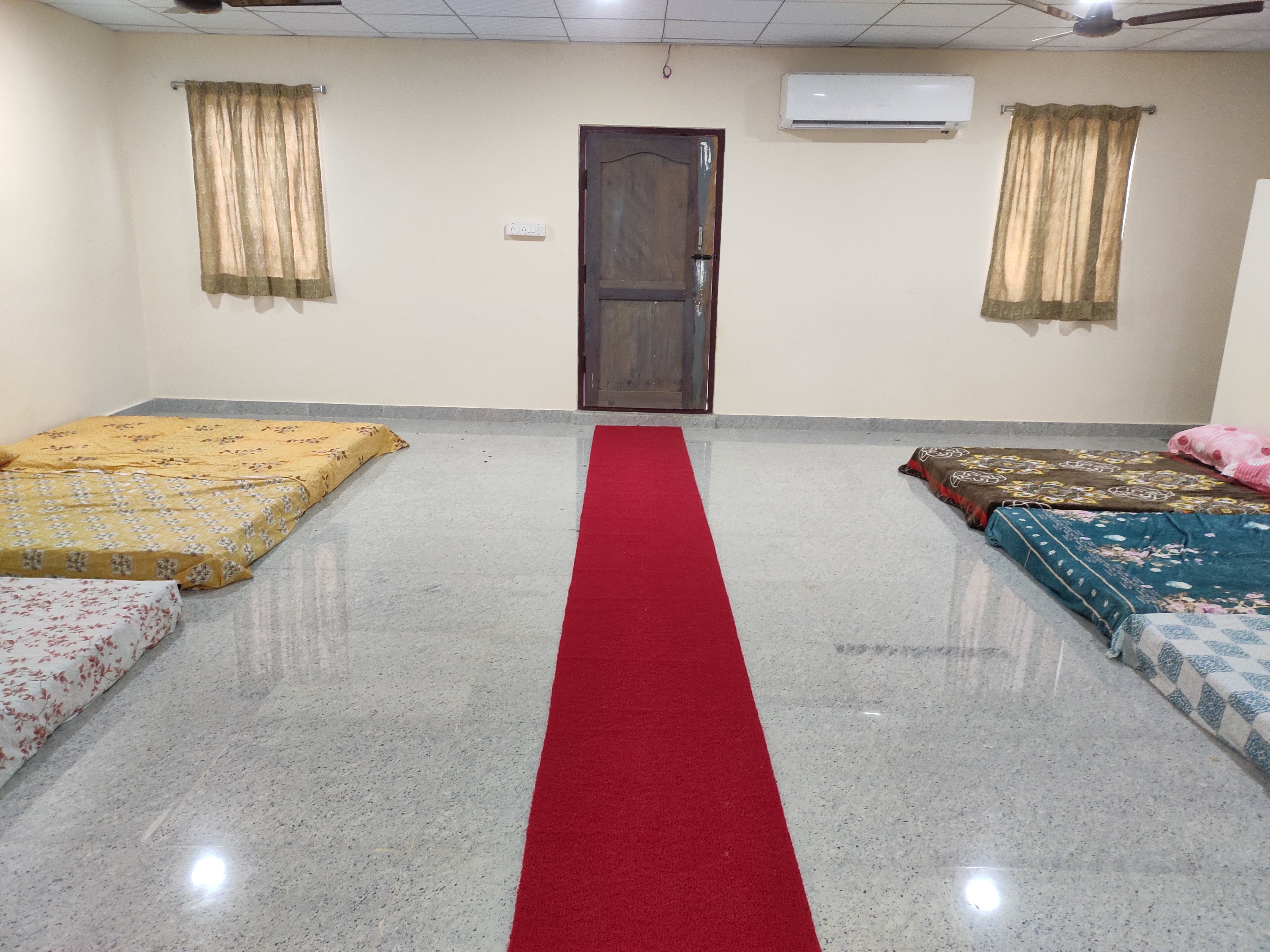 Dormitory - Multiple Beds